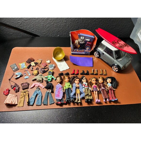 Bratz Doll Lot with Mini Car, Surfboard, Accessories, Clothes and 7 Dolls - Picture 1 of 7